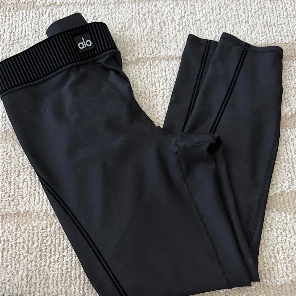 Alo Yoga Black Leggings with suede details - Picture 1 of 3